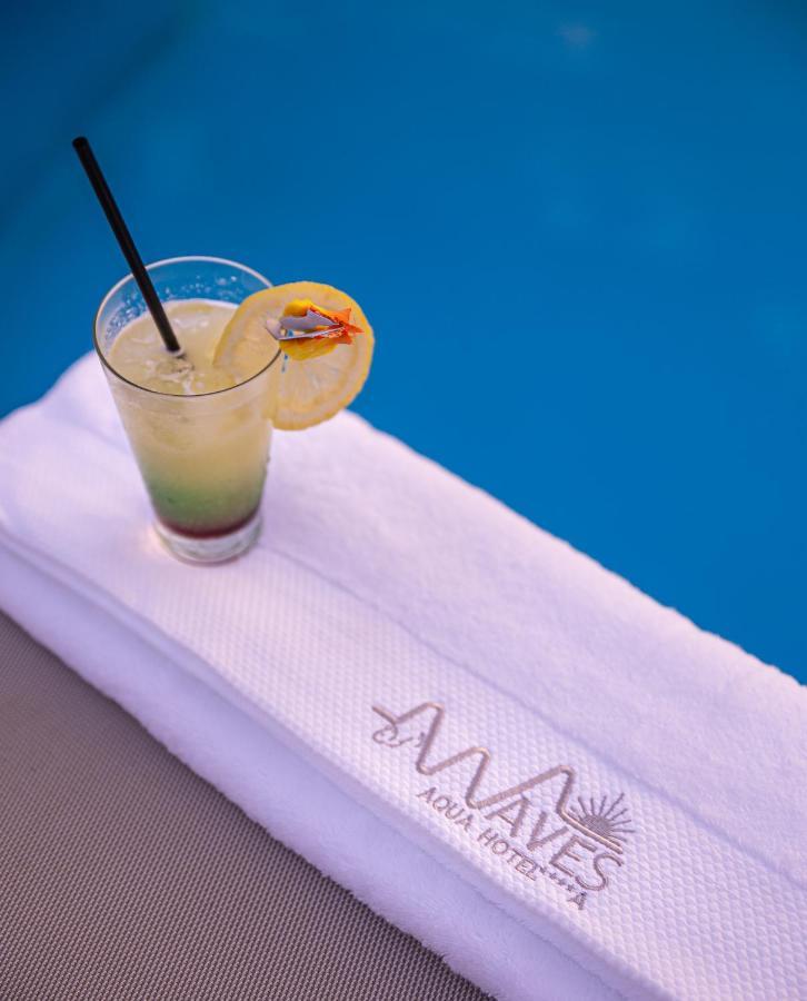 Waves Aqua Resort 케니트라 외부 사진 A lemon drop