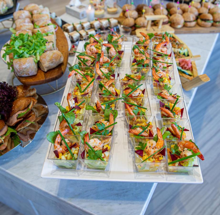 Waves Aqua Resort 케니트라 외부 사진 Canapés