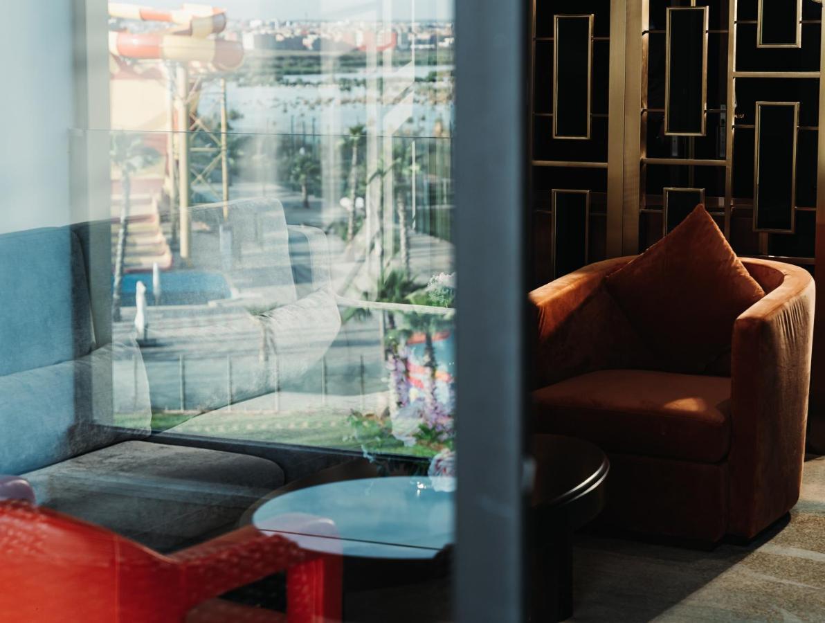 Waves Aqua Resort 케니트라 외부 사진 A view of the lobby