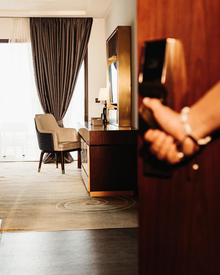 Waves Aqua Resort 케니트라 외부 사진 A hotel room