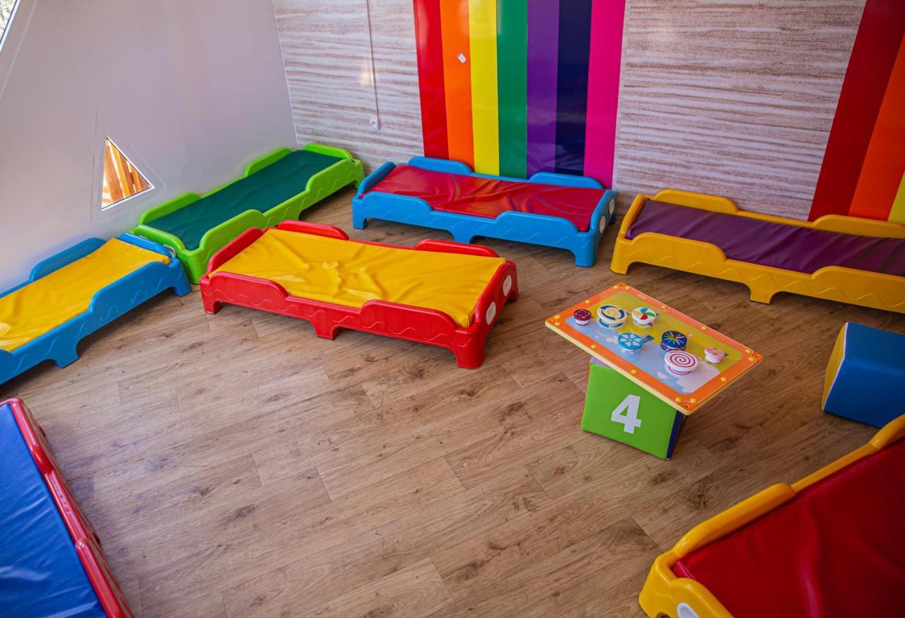 Waves Aqua Resort 케니트라 외부 사진 A nursery in the UK