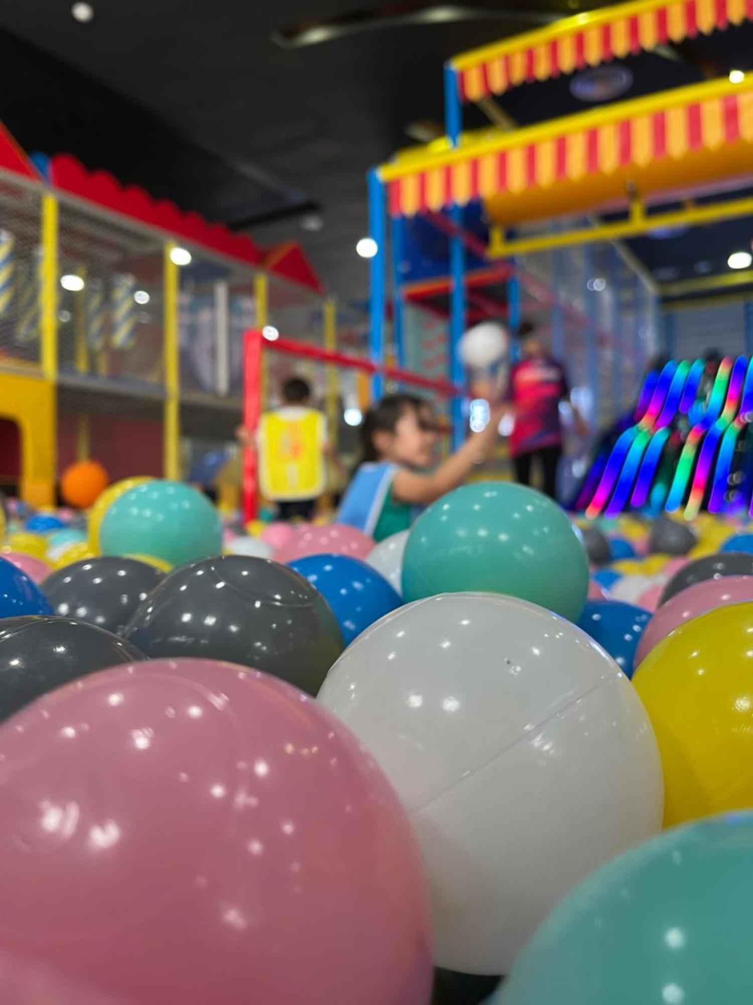 Waves Aqua Resort 케니트라 외부 사진 Ball pit